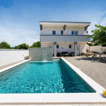 Holiday home La Pieda By Interhome Razanac